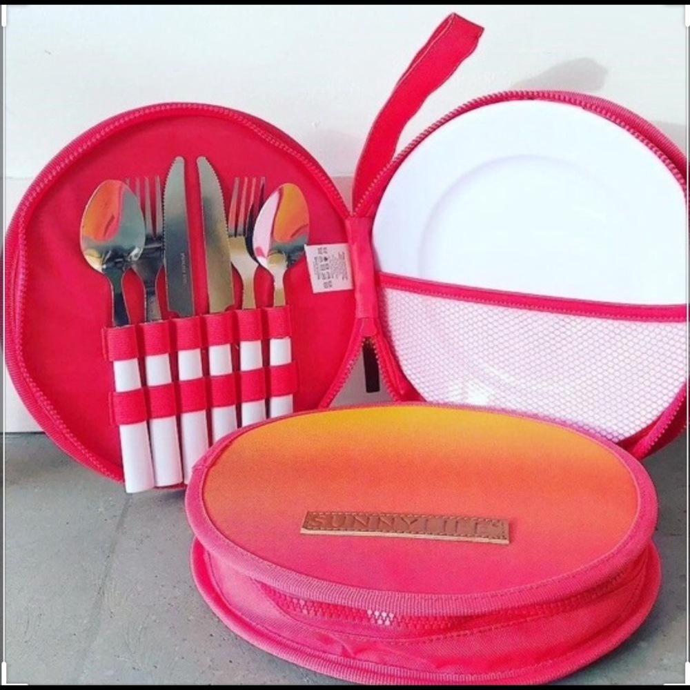 🦋 NWOT MALIBU LOVER’S PICNIC SET